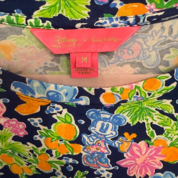 Lilly Pulitzer Finn Shirt. Lilly Lives Disney Print. Size Medium NWOT - Picture 3 of 3